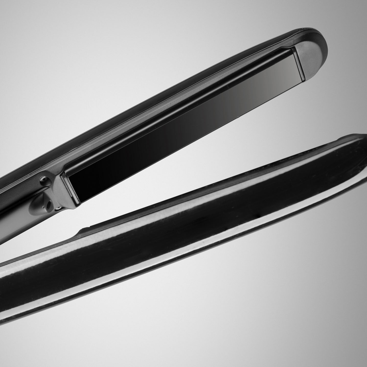 Close up of true-titanium heating plates